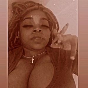 Meet your Posher, Lora